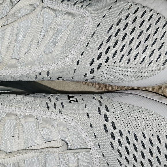 Nike Air Max 270 in Black and White - Picture 4 of 4